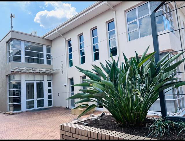 279M² OFFICE FOR SALE IN FOURWAYS